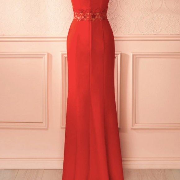 Elegant Scalloped Red Dress - Picture 3 of 12